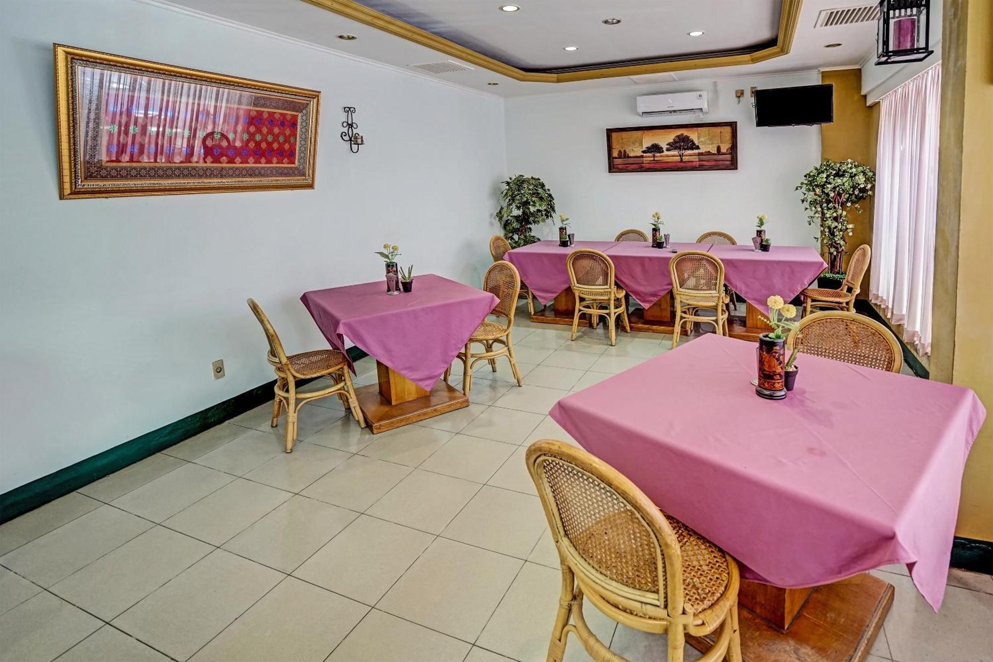 Super Oyo 91805 Bari Hotel 2*