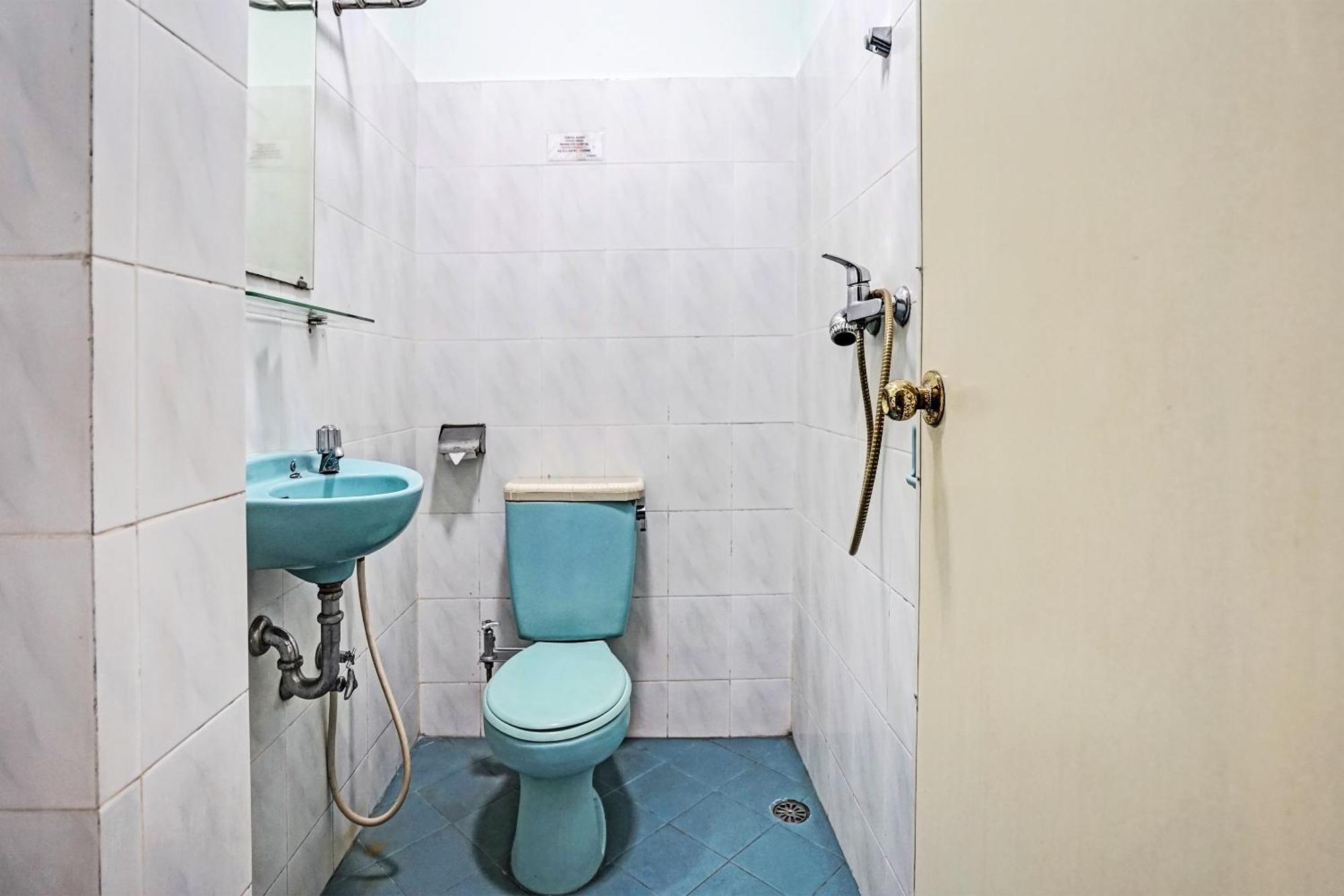 Hotel Super Oyo 91805 Bari 2*