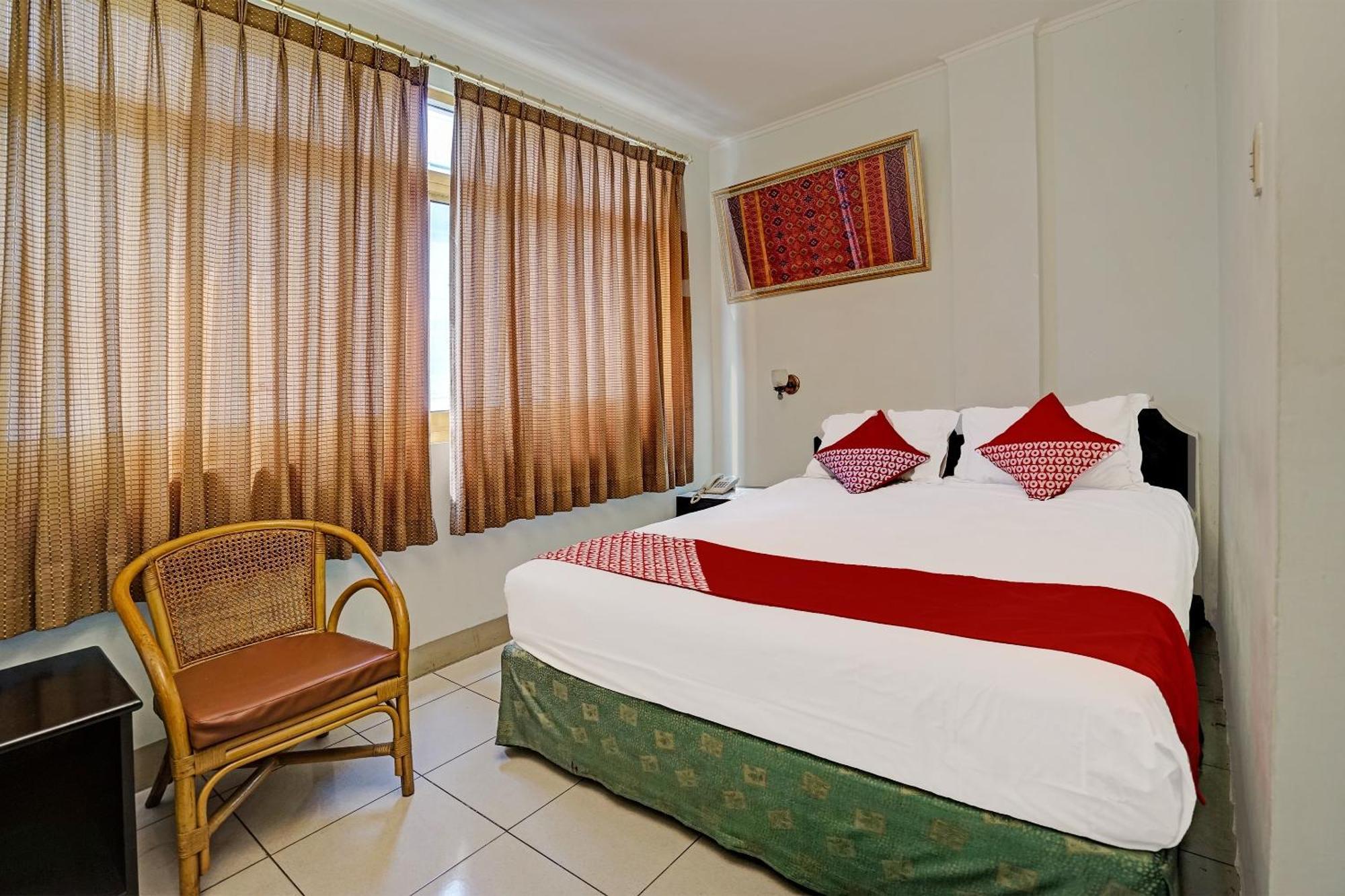 Super Oyo 91805 Bari Hotel