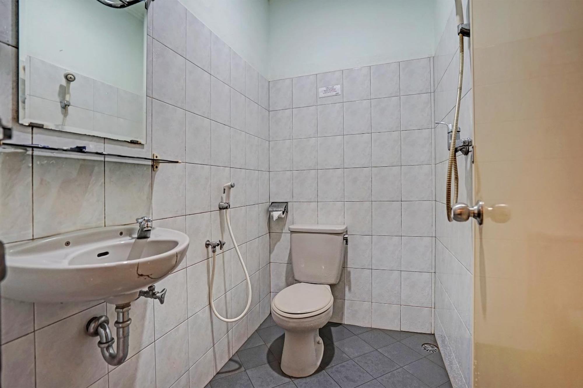 Hotel Super Oyo 91805 Bari