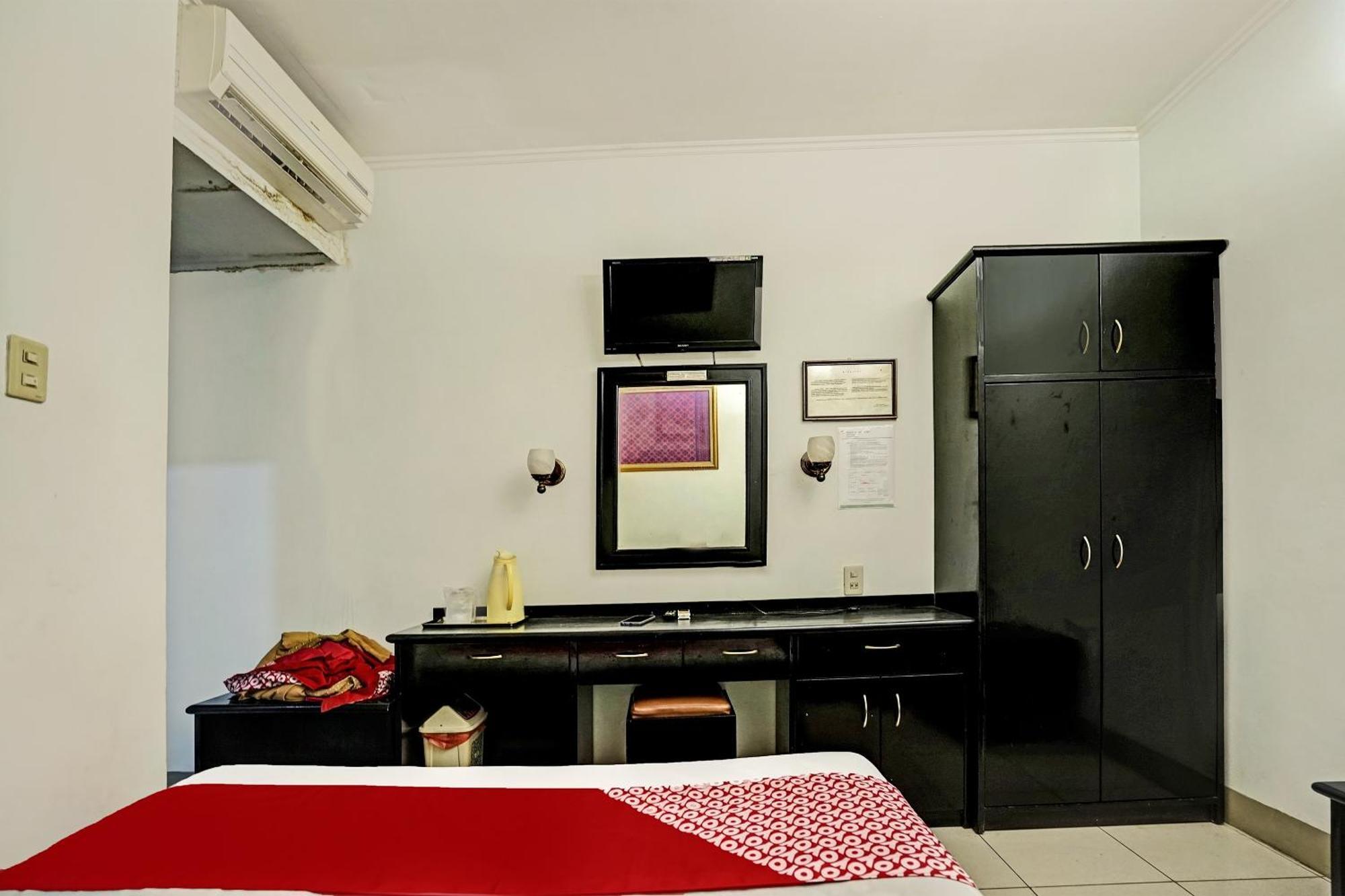 Super Oyo 91805 Bari Hotel